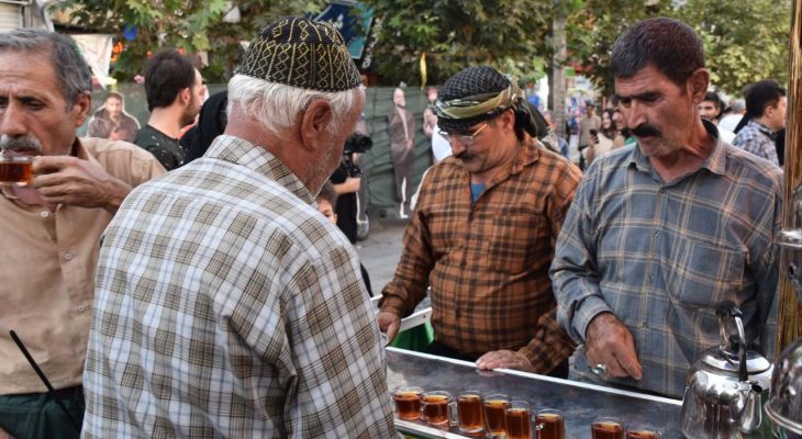 وحدت و صلوات کردستانی‌ها در پیاده‌راه فردوسی